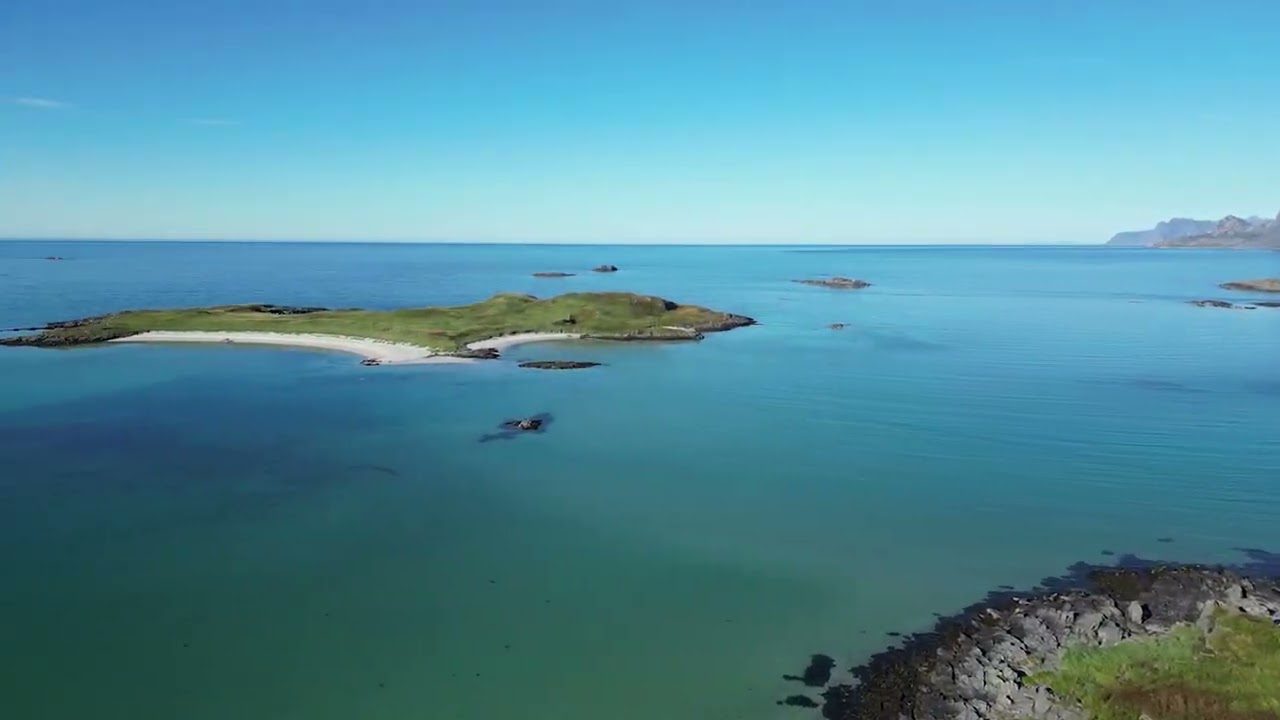 Drone sur le Selfjord Kvalvikabeach