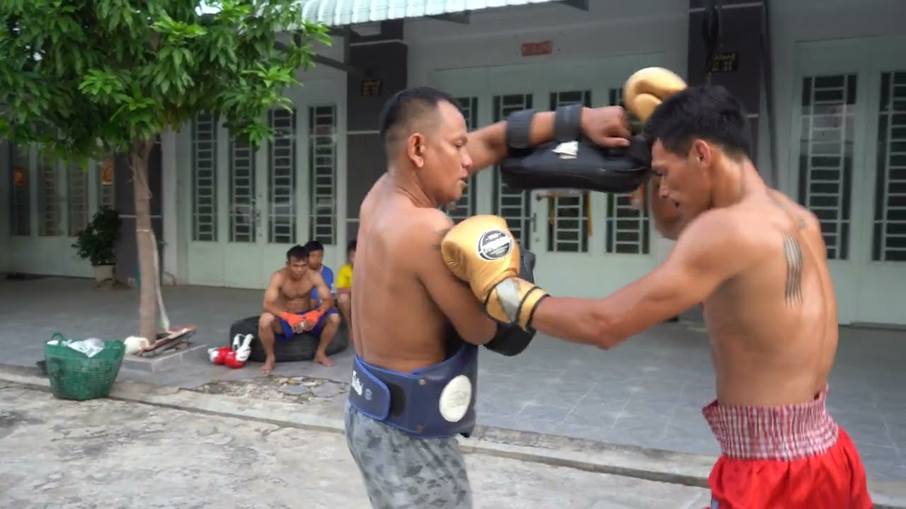 សកម្មភាពហ្វឹកហាត់ របស់កីឡាករ សំណាង សុខទី ត្រៀមប្រកួតថ្ងៃទី០១ ខែធ្នូ ឆ្នាំ២០២៤ នៅសង្វៀនទូរទស្សន៍