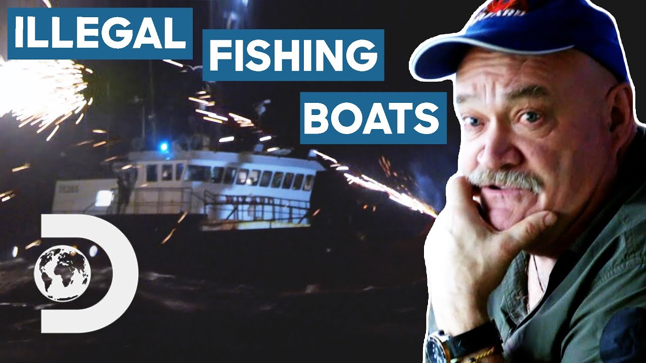 Wizard Crew Fends Off Illegal Poaching Vessel | Deadliest Catch