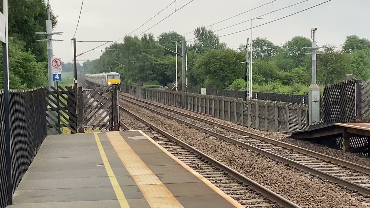 91111 1D17 London Kings Cross to Leeds at Sandal & Agbrigg 03/07/2021