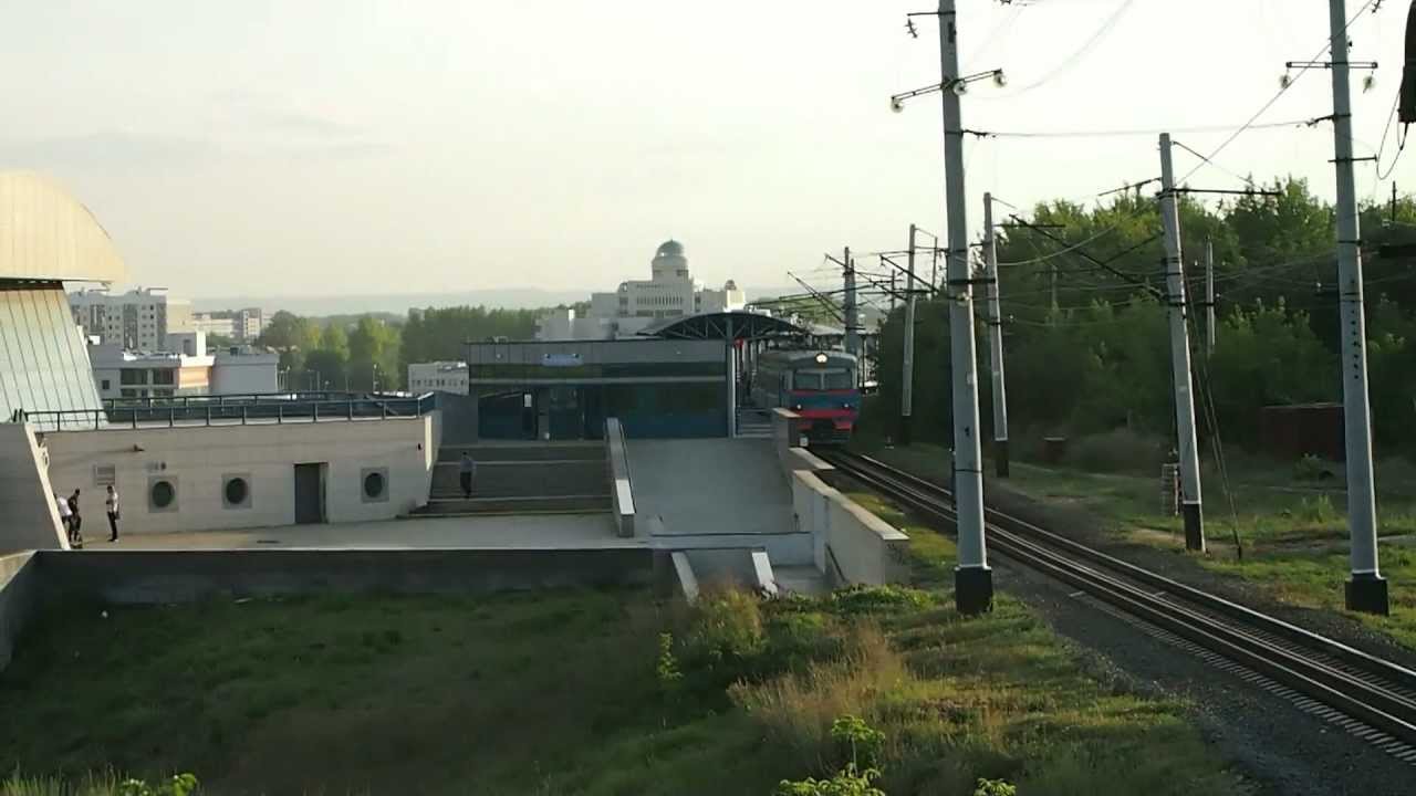 Отправление электропоезда ЭР9Е-627 с платформы Аметьево