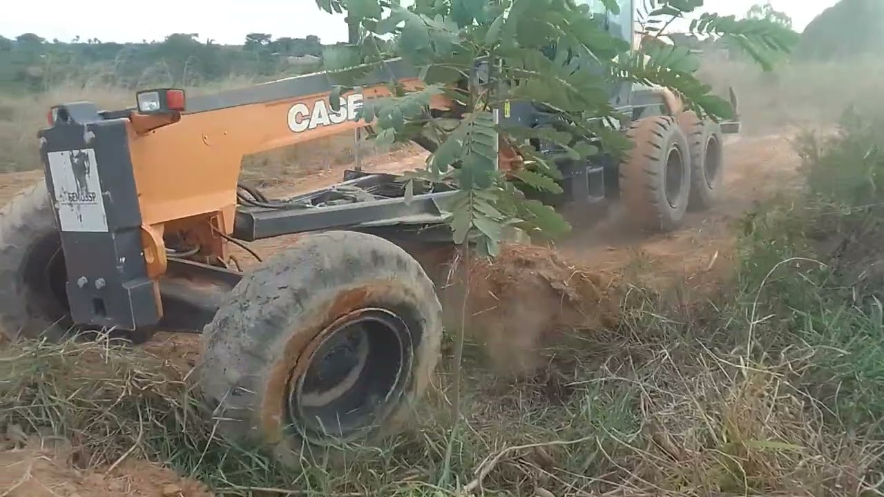 MOTONIVELADORA  CASE.  A BRUTA   DA  TERRAPLENAGEM. 