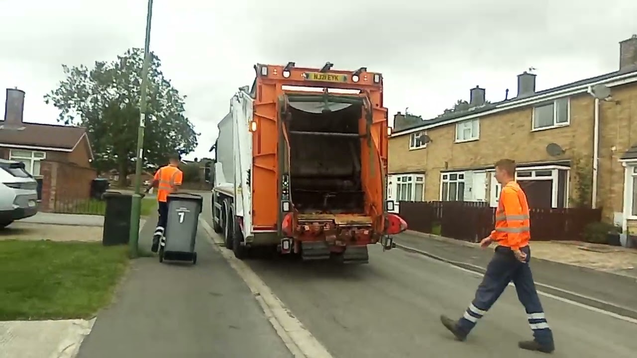 Binmen at 11:10am. EYK
