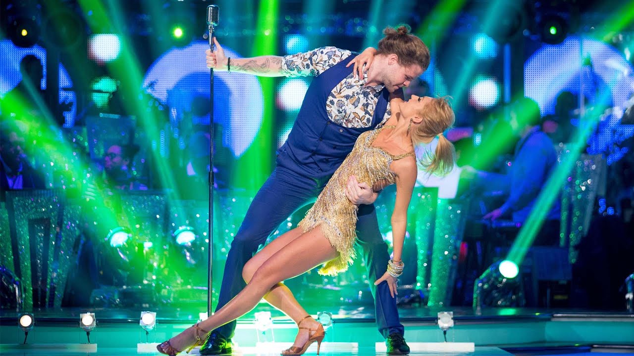 Jay McGuiness & Aliona Vilani Cha Cha to 'Reach Out I'll Be There' - Strictly Come Dancing: 2015