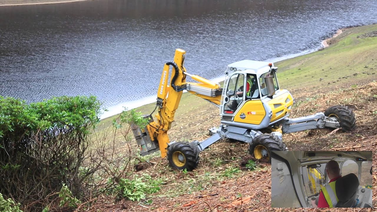 Menzi Muck A91 4x4 mulching at Howden reservoir