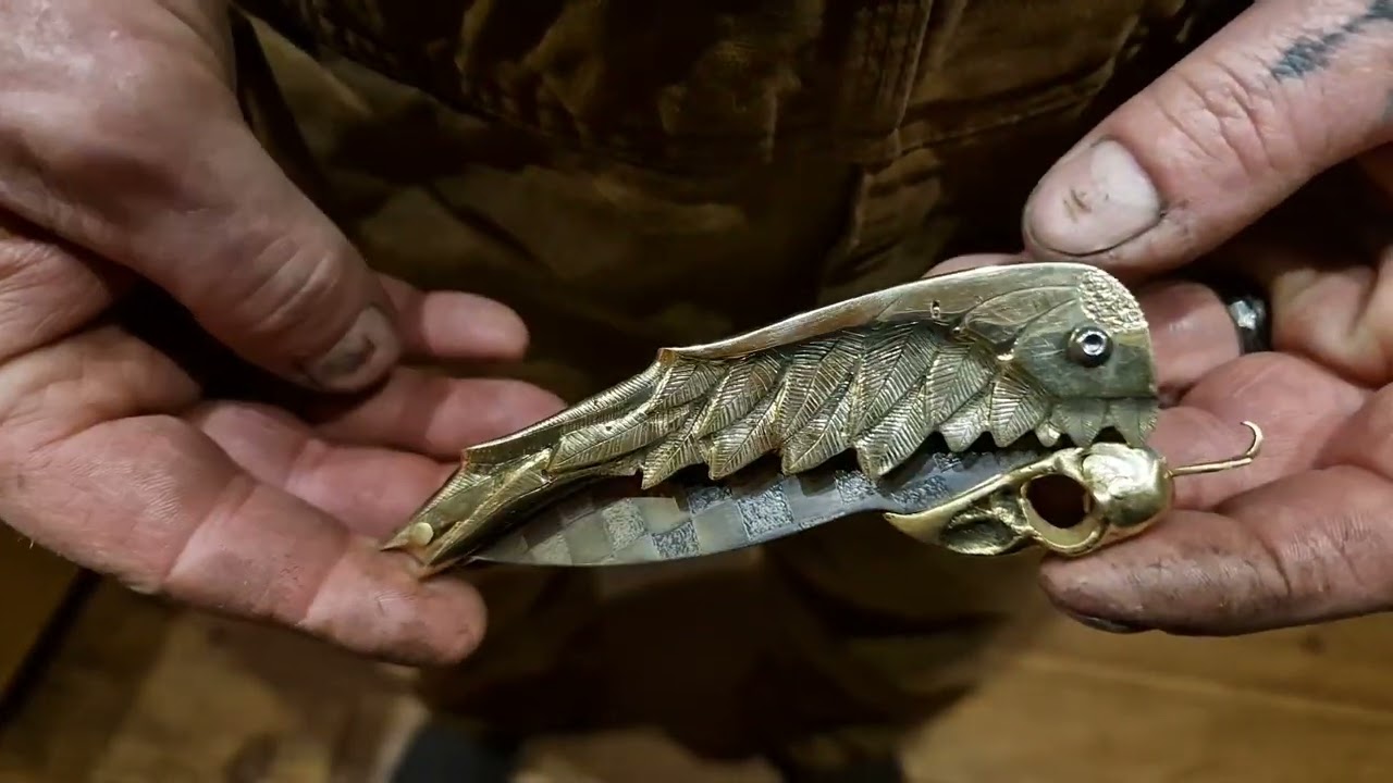 Le grand &oelig;uvre.  couteau d'art, en fonte de bronze ouvrage ma&ccedil;onnique.