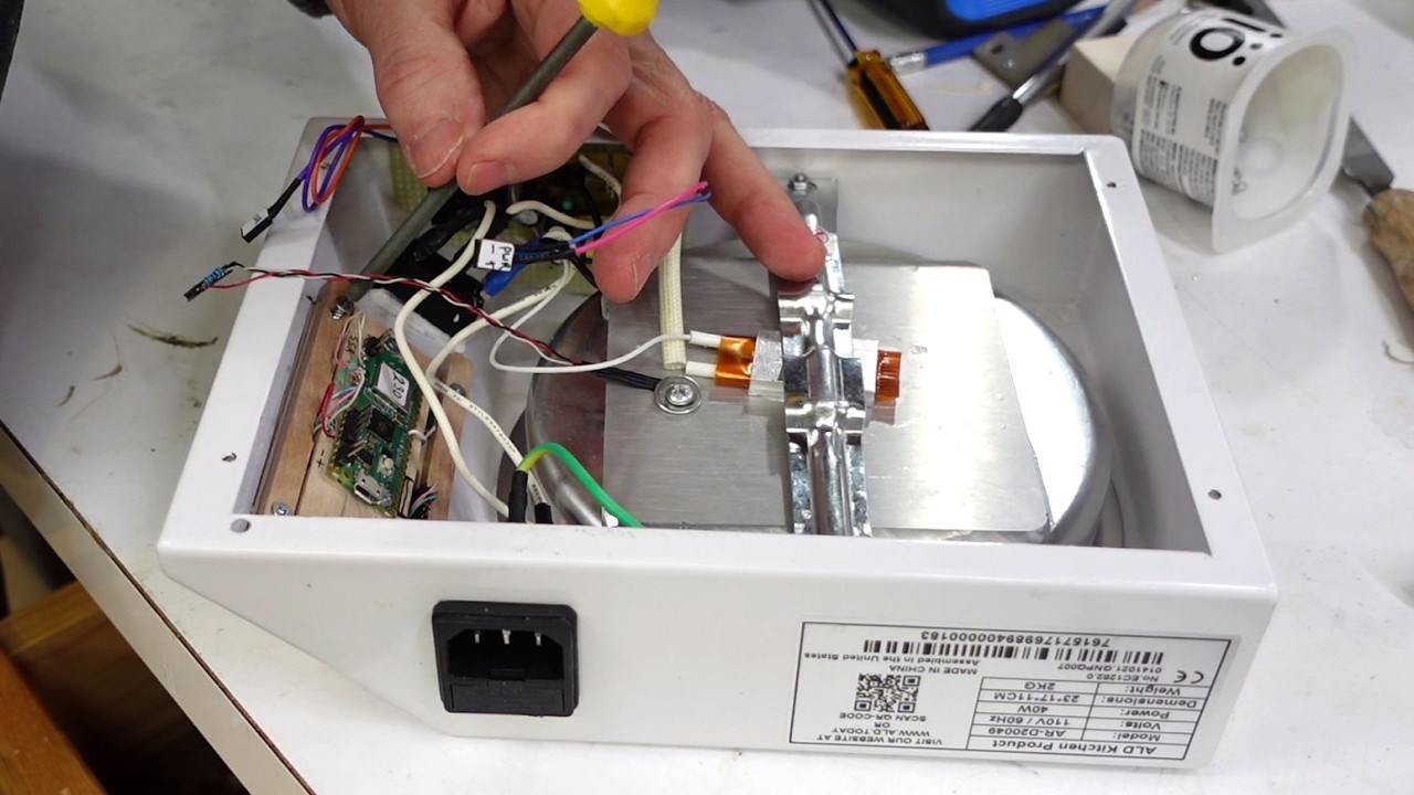 Hacking a chocolate tempering machine with Pi Pico