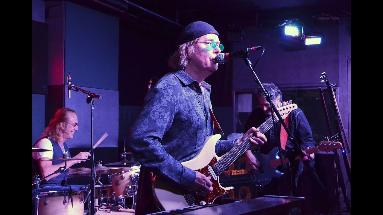 Roger Earl sits in with Savoy Brown at Kim Simmonds/Savoy Blues induction ceremony
