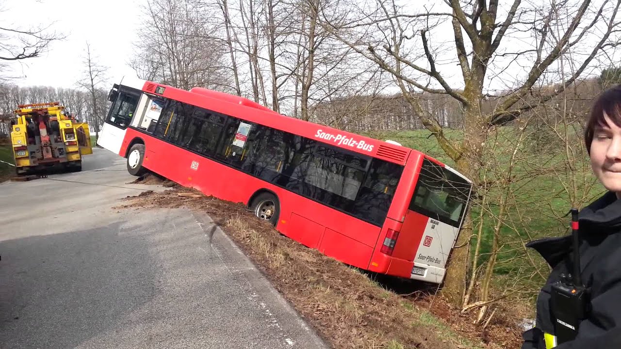 Unfall mit Schulbus auf der L 354 in der Verbandsgemeinde Waldmohr