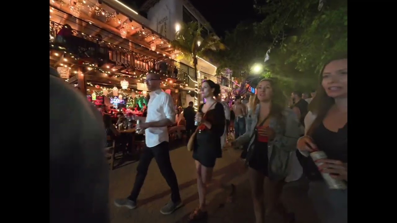 PLAYA DEL CARMEN AÑO NUEVO 2026 5ta (quinta) Avenida 🥳🎊🥳🎉🎊✨🎆🎆🎆🌊🌴 Parte 3