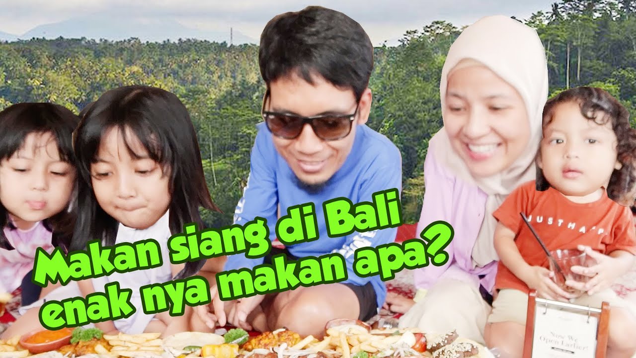 DI BALI KITA MAKAN SIANG NYA DI RESTORAN YANG NUANSA BALI BANGET DOOONG..