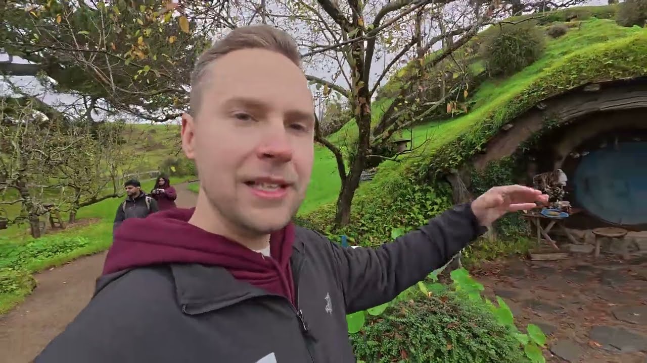 I went inside a REAL Hobbit Hole in Middle-Earth! (Hobbiton Tour 🇳🇿)