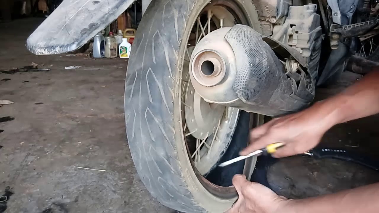 การเปลี่ยนยางในล้อหลังคลิกแบบไม่ถอดล้อ