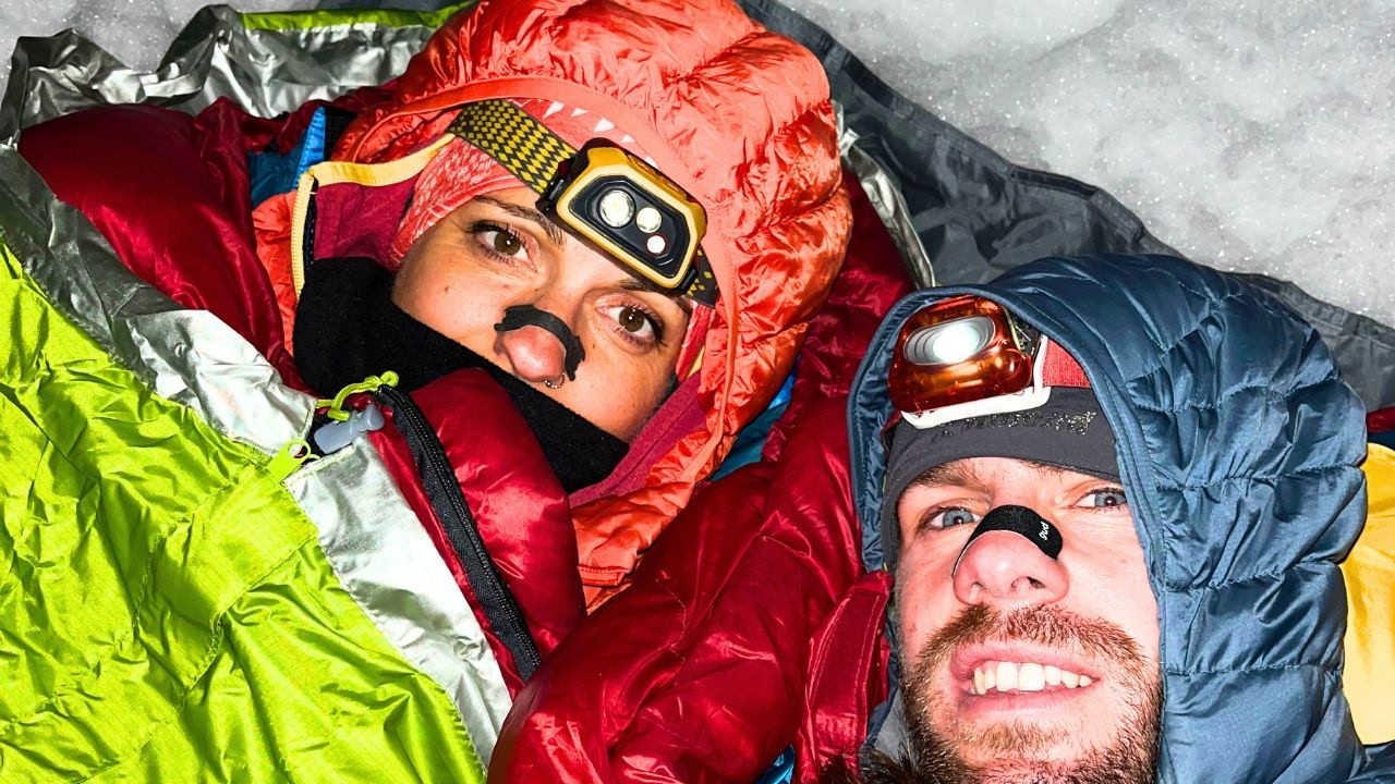 🥶 Cómo HACER un VIVAC INVERNAL a 2500m | Pirineos + Pico ROBIÑERA