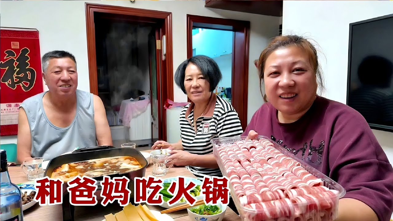 【160斤大龄女】老家又下起了小雪，买二斤羊肉涮火锅，鲜蘑菇粉耗子，吃的全是汗