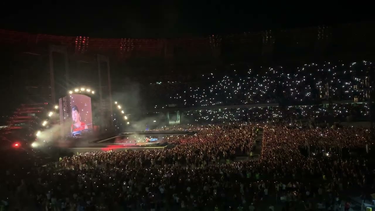Ultimo live allo stadio Maradona di Napoli data 26/06/22 con 22 settembre