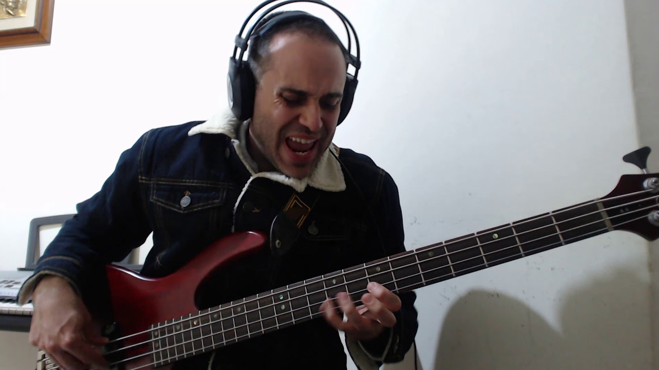 Strange kind of woman - Bass line