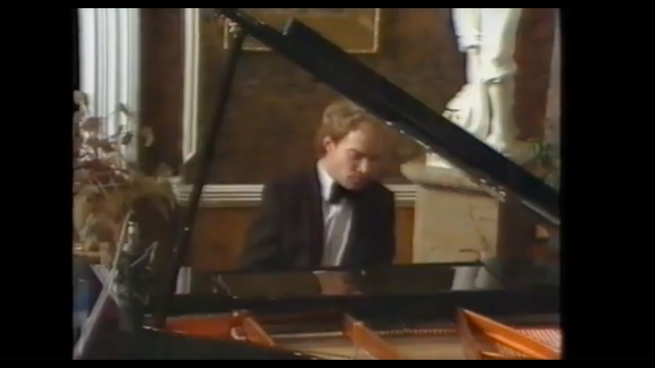 Tchaikovsky: Romance Op. 5 | A Forgotten Gem of Passion and Poetry - Wessel van Wyk (1984)