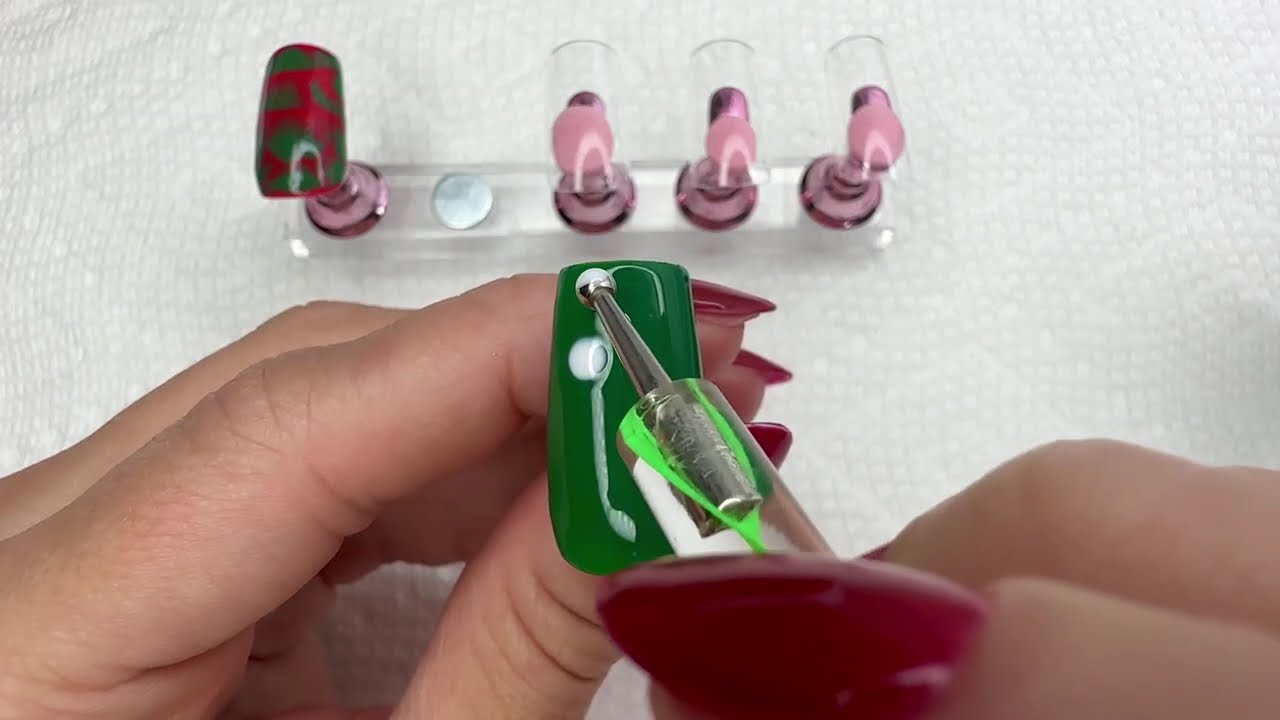 Christmas Blooming Gel Nail Art 🎄