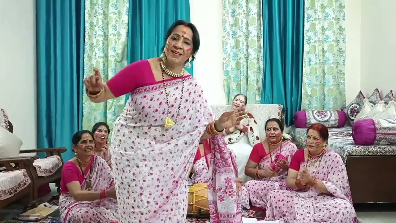 Holi geet ❤️ लाल रंग डालू गुलाबी रंग डालू .. डालू अबीर गुलाल ओ राधा तेरे अंगना में # short video #