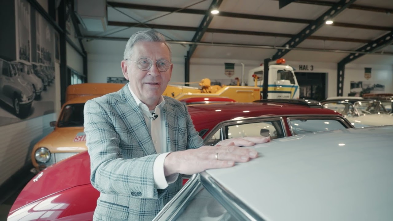 Henk Visscher en zijn eerste auto: de Peugeot 404
