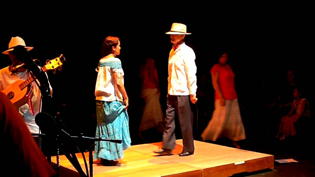 Zapateado. Taller de zapateado y son jarocho, en la unidad de vinculación artística en la UNAM.