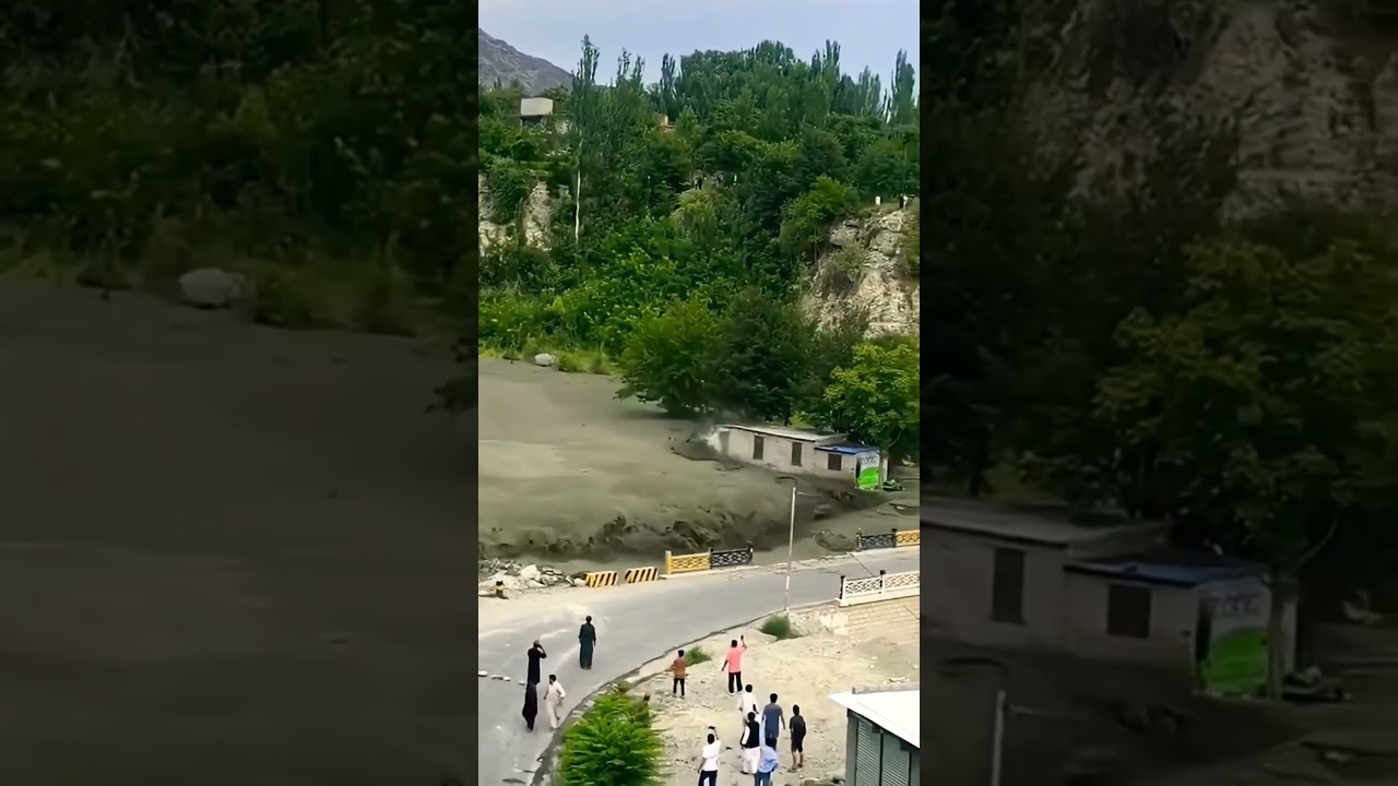 dangerous flood Cought on camera 😱 #floods #flood #disaster #shorts