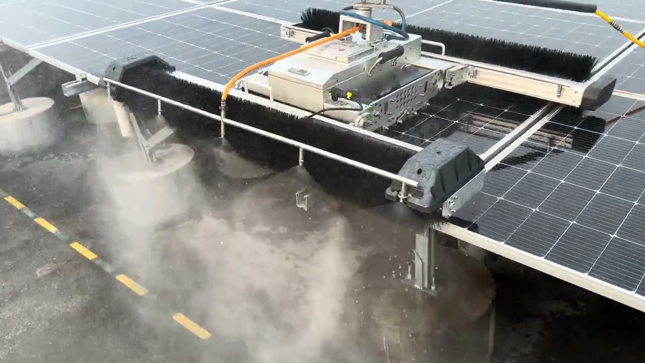 Automatic solar clean robot. Email: maggieyu@kwunphi.com