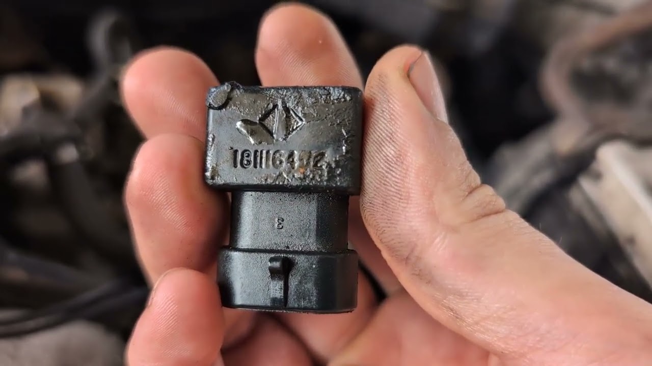 Five Minute Fix 46 — Замена реле воды в топливе (WIF) Ford F350 7.3L IDI Diesel 1989 года