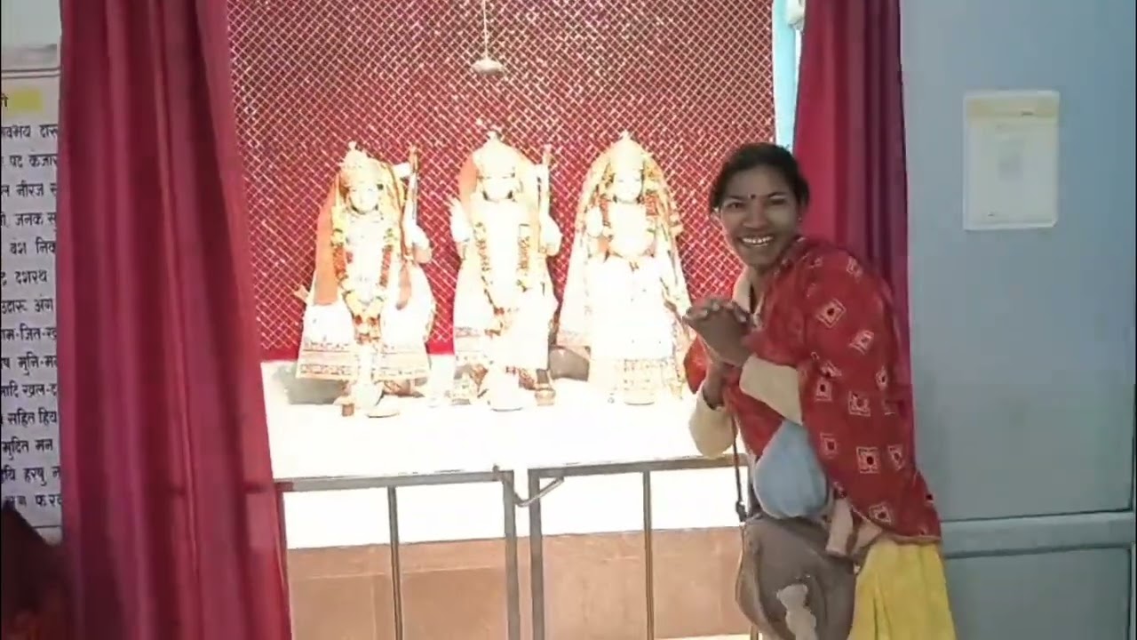 गाँव में मिला इतना सुन्दर मंदिर