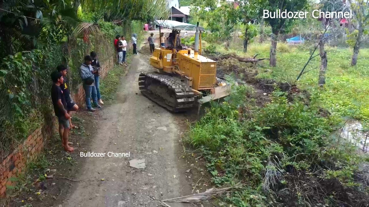 Nice Project!!! Start a new Job Expand Basic Road Bulldozer D31P Clearing Forest In Areas Flood