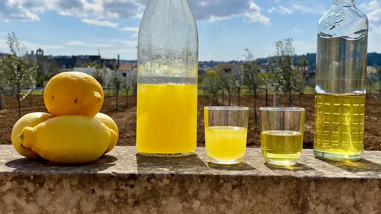 LIMONCELLO fatto in casa 🍋 Originale + Ricetta Alternativa con Vodka per chi vive all’estero