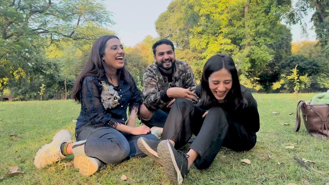 Strangle neck grab challenge funny video/jesica noor vlogs/zoya noor vlogs 