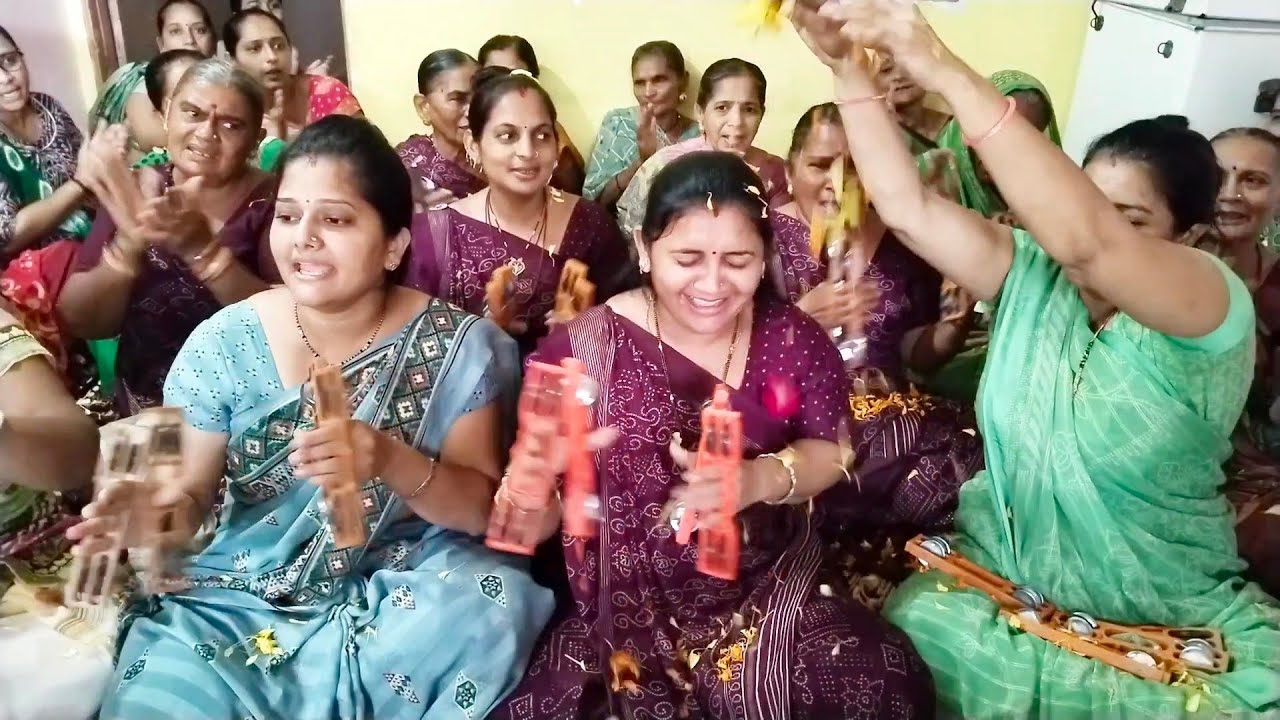 બીજ નિમિત્તે રામાપીર બાપા નાં સુંદર ભજન ની રમઝટ || સ્વરઃ પારુલ બેન ગેડીયા || નીચે લખેલું છે કિર્તન