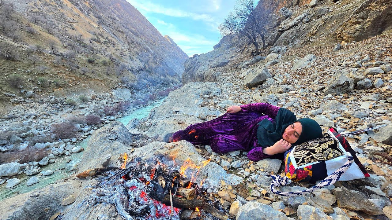 Alone in the Zagros ⛰️💪 | Nomadic Woman Crossing Dangerous Paths to Catch Fish 🎣🔥