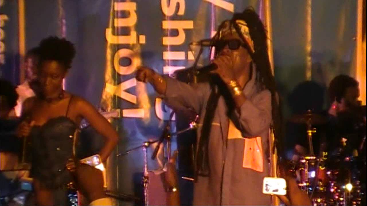NanaYaa performing with Kojo Antwi Easter in Kwahu 2011
