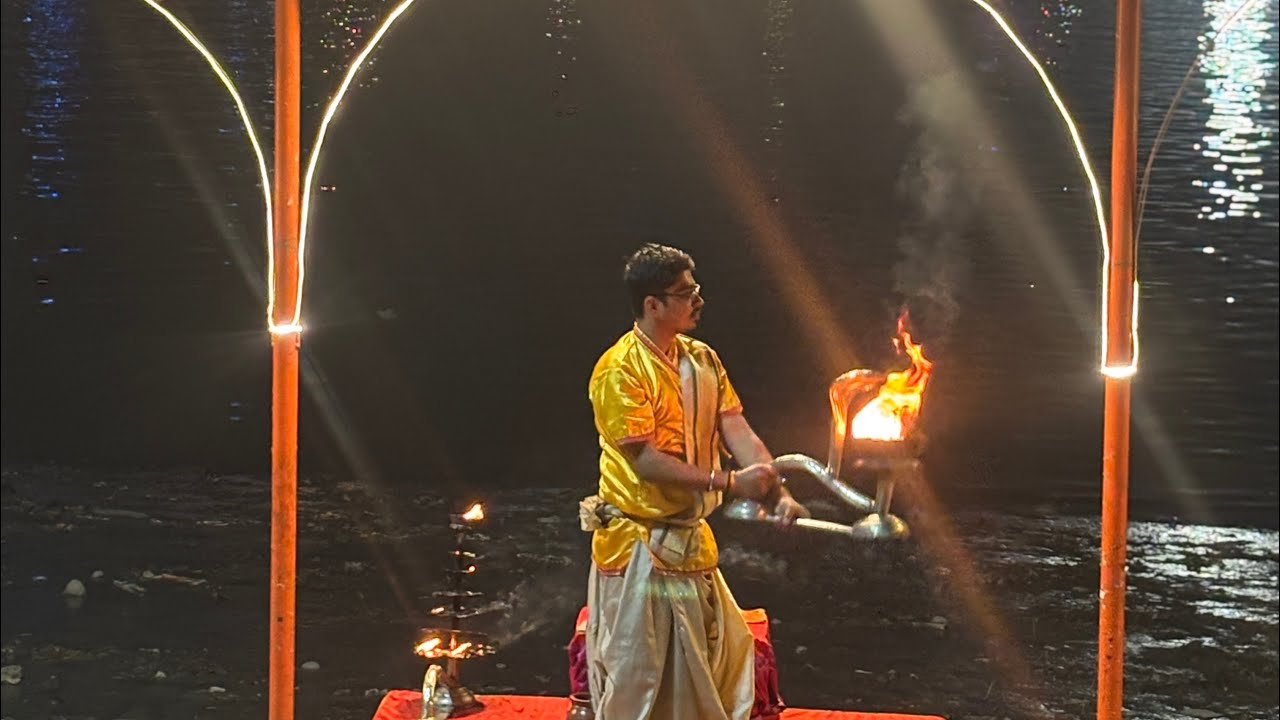 Sham ki ganga aarti dekhne nikal gaye🪔