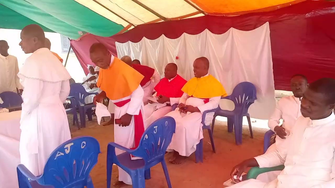 Eglise des douze commandements (un tour à awatti en 2022)