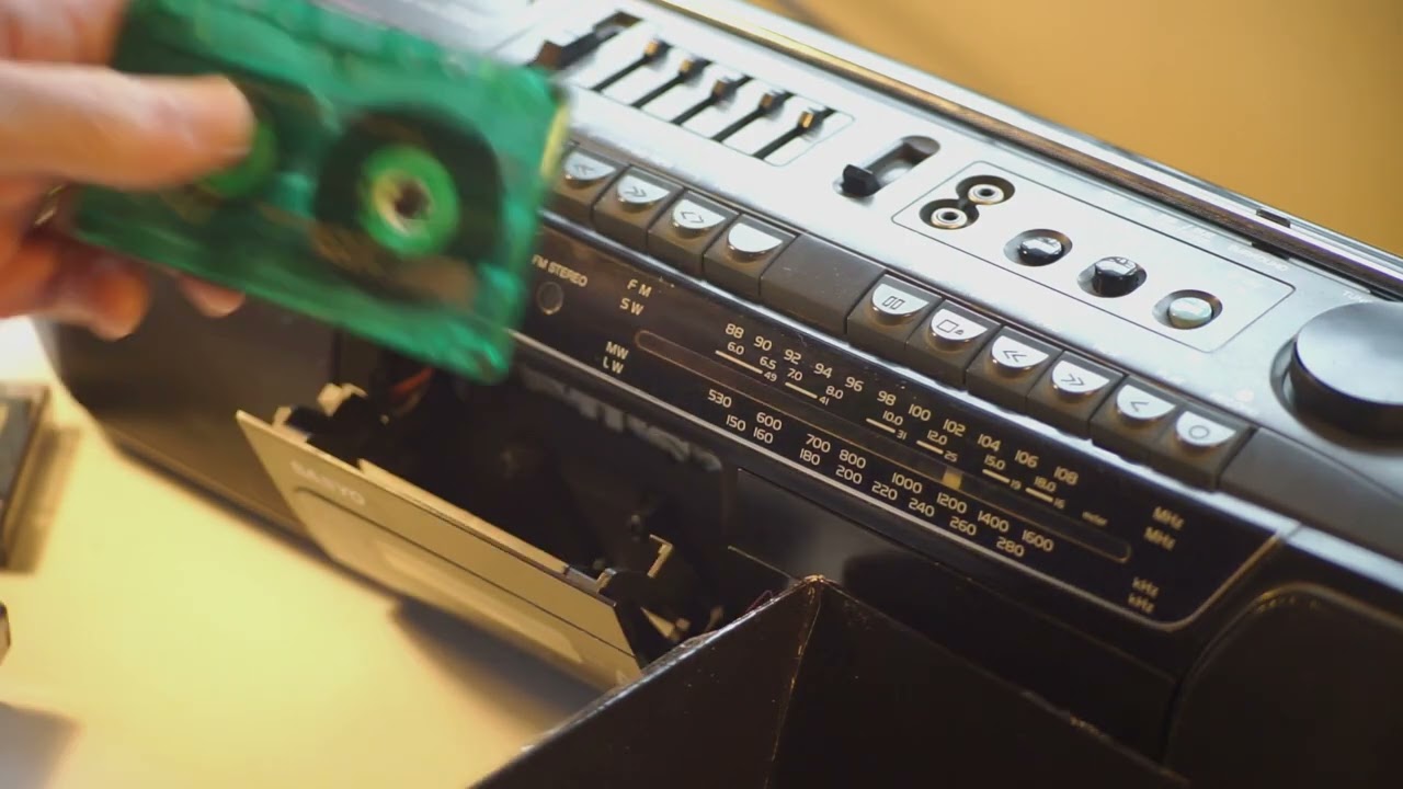 Compro una caja con 64 cassettes grabadas