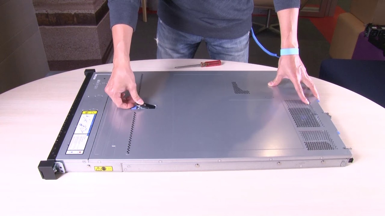 Lenovo ThinkSystem SR645 Installing a top cover
