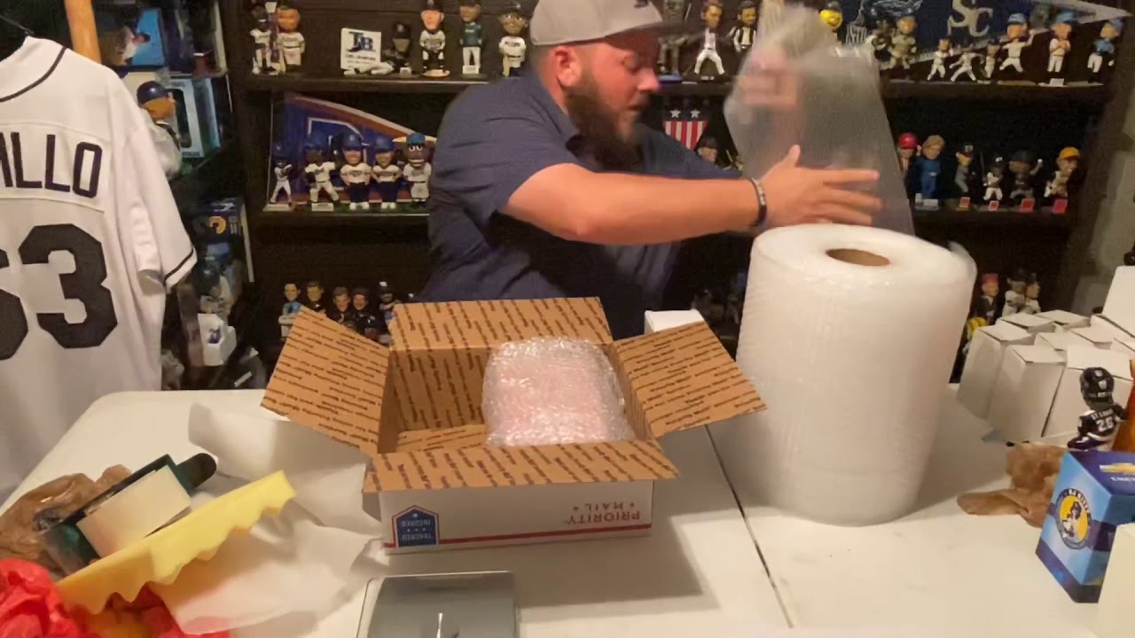 Bobbles365 Presents: How to pack a bobble head
