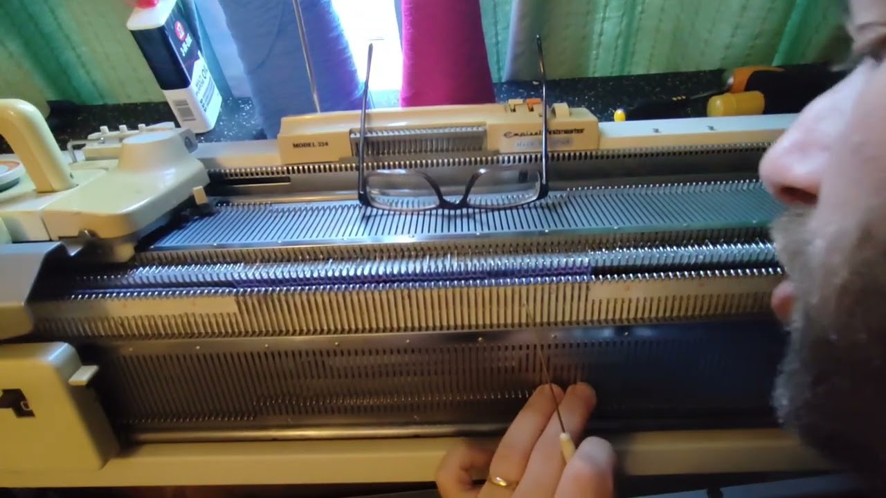A simple hat for double bed knitting machines