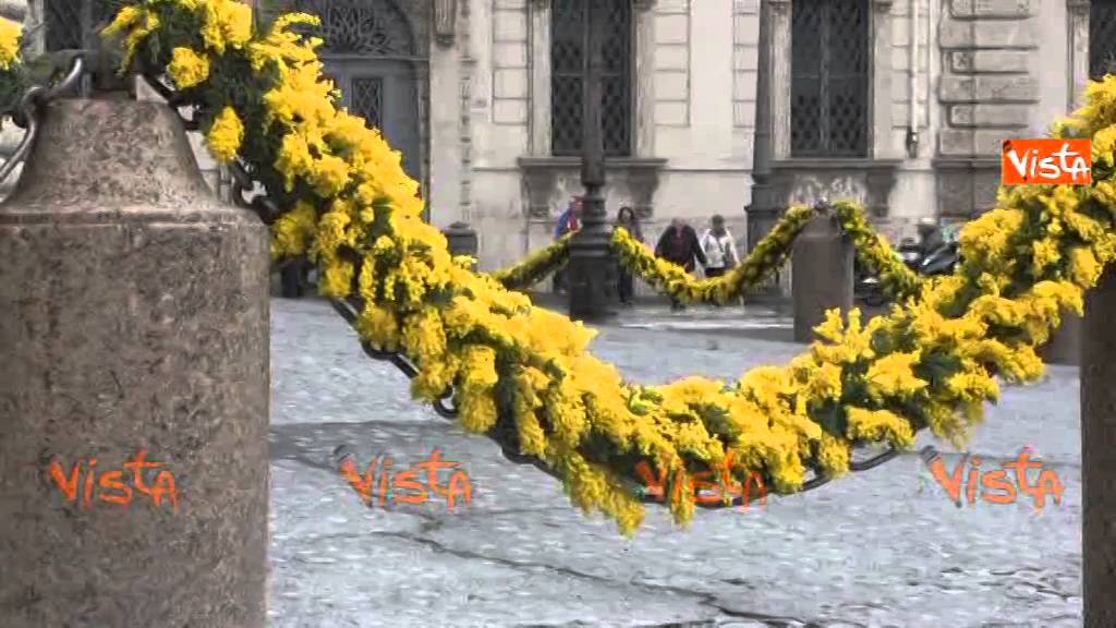 Festoni di mimose e militari donne per l'8 Marzo al Quirinale