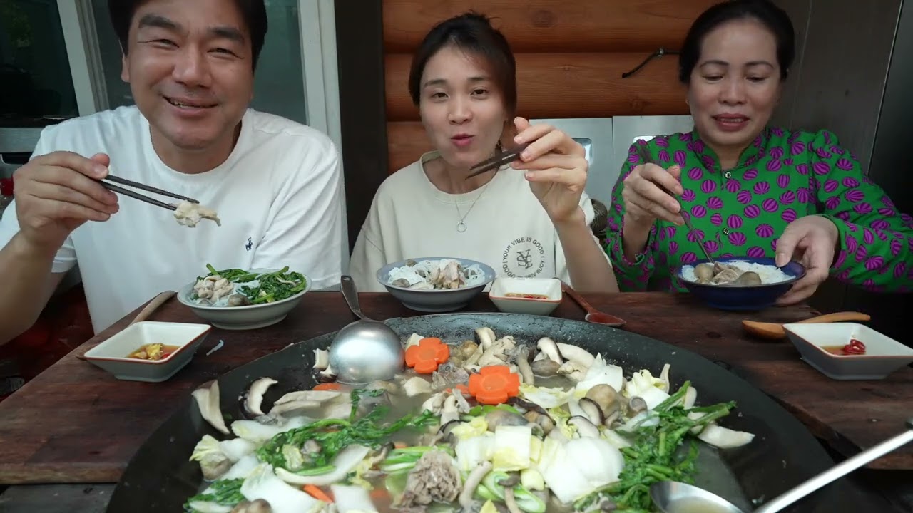 |1442| LẨU GÀ NẤU NẤM CỦA MÁ TƯ KHIẾN ANH BA DỨT SẠCH BA CHÉN BÚN.