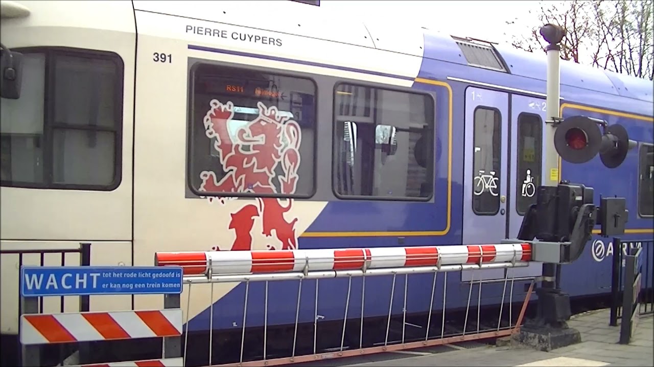 Spoorwegovergang Boxmeer // Dutch railroad crossing
