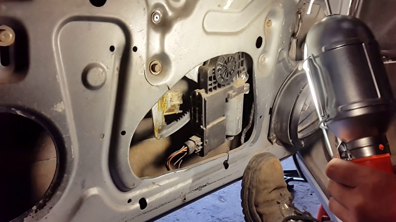 подклинивает и трет электростеклоподъемник опель омега а c20ne