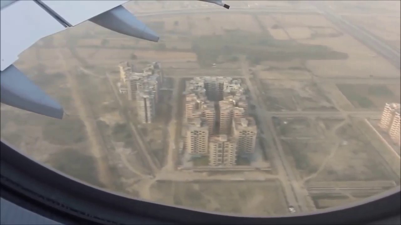 Singapore airlines  flight A 380 singapore to delhi landing