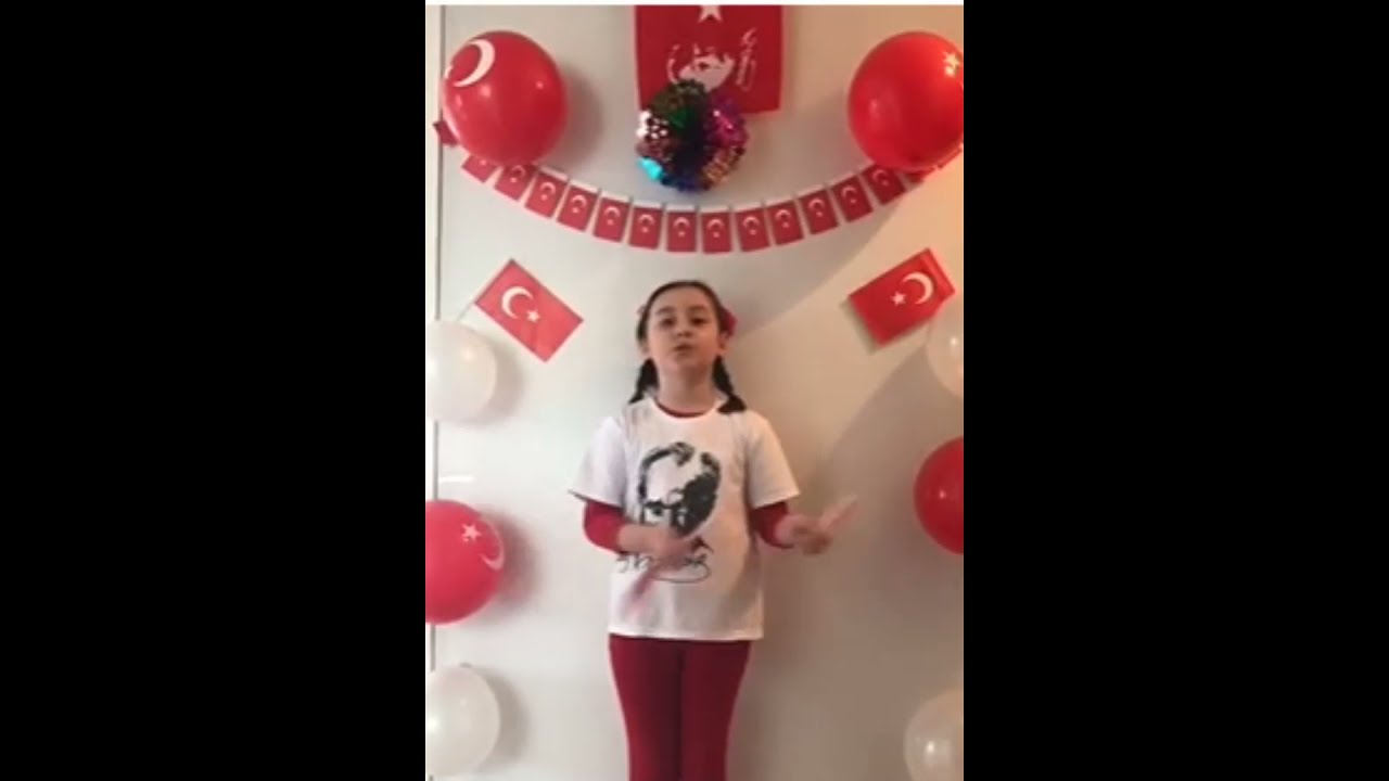 23 NİSAN ELLERİMDE BAYRAKLAR