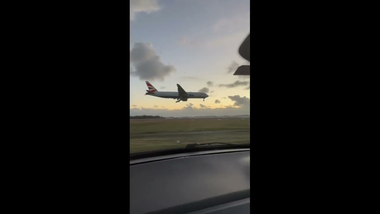 BA 159 777-200 Landing in Heavy Winds in Bermuda