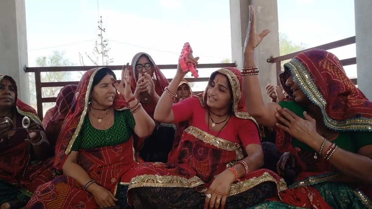 मीरा हरि का भजन में लागी रे!!राम नाम की डोर पकड़ की पार उतरगी रे!!विष को प्यालो पियगी रे!सिंगरबबीता 